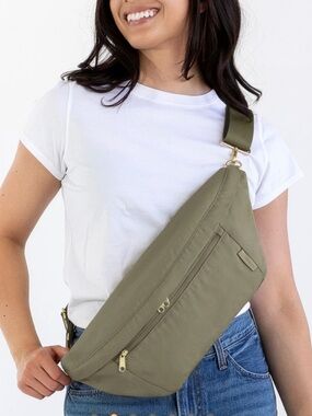 NWOT CANVELLE  Crossbody Fanny Pack